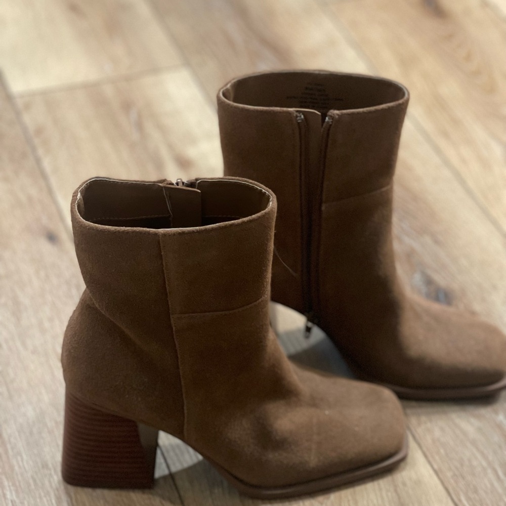 Crown Vintage Tan Heeled Boots
